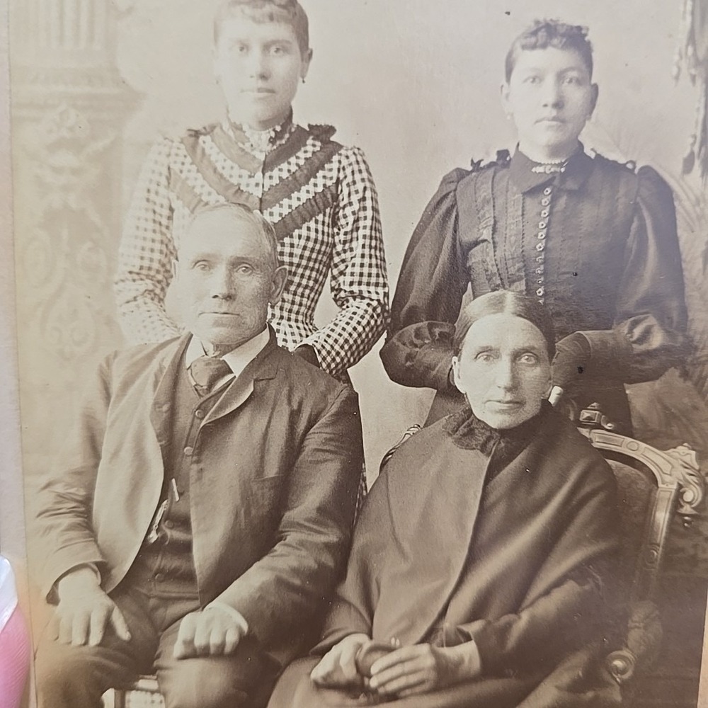 Antique Cabinet Card Family Women Checked Dress Mourning‎ Shawl - Detroit, MI